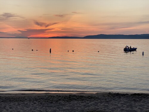 Beulah Apartment with Scenic Lake Views, Just 5 Minutes Away from the Beach!