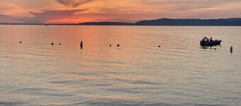 Beulah Apartment with Scenic Lake Views, Just 5 Minutes Away from the Beach!