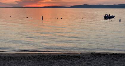 Beulah Apartment with Scenic Lake Views, Just 5 Minutes Away from the Beach!