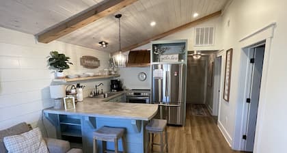 Isla's Cottage Beautiful Cottage w/ Boat Parking