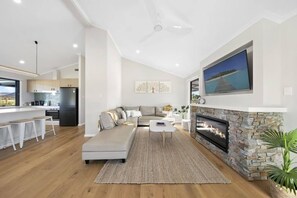 TV, fireplace, stereo
