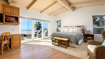 4 bedrooms, desk, iron/ironing board, travel crib