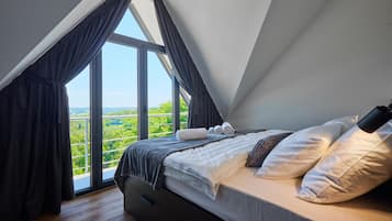 3 bedrooms, travel crib, free WiFi, bed sheets