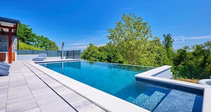 Lovely home in Bedenica with jacuzzi