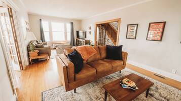 Télévision, livres, vidéothèque, écrans d'ordinateur