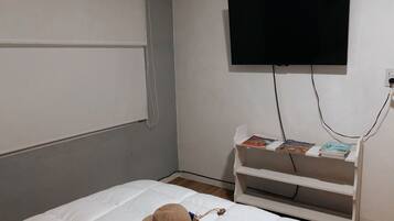 2 habitaciones, escritorio, tabla de planchar con plancha y wifi
