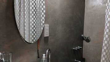 Shower, free toiletries, hair dryer, bidet