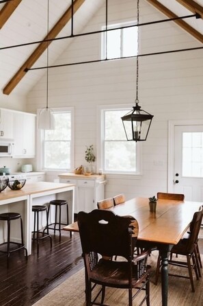 Dining - Charming Four Seasons Lake Front Renovated Cottage in Bala, Moon River Muskoka (Bala)
