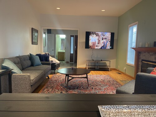 Spacious 4 Bedroom House in Mountain View CA