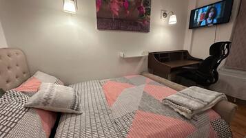 1 Schlafzimmer, Schreibtisch, Bügeleisen/Bügelbrett, kostenloses WLAN