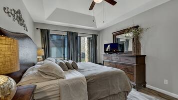 2 bedrooms, iron/ironing board, travel crib, free WiFi