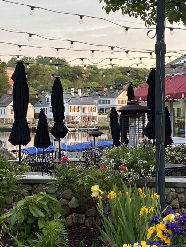 Property grounds - Historic Spite House, Captain’s Home, sleeps 10, walk to downtown Mystic!! (Stonington)