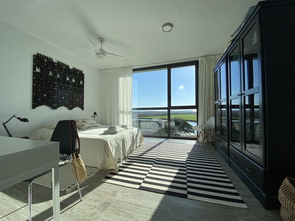 1 dormitorio, tabla de planchar con plancha, wifi gratis y ropa de cama