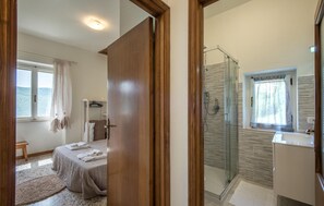 2 bedrooms, travel cot, free WiFi