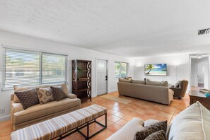 Televisión y impresora 