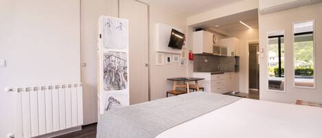 1 多间卧室、上网接入、床单