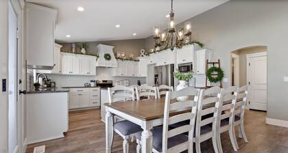 Spacious Home with swim spa and games sleeps 27