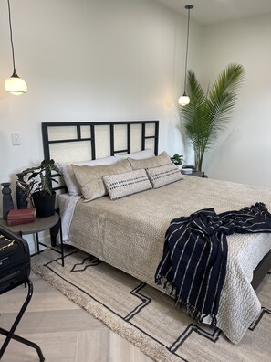 2 室のベッドルーム、WiFi (無料)、ベッドシーツ