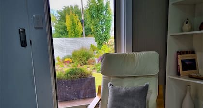 Gorgeous studio in a private garden setting, the perfect getaway!