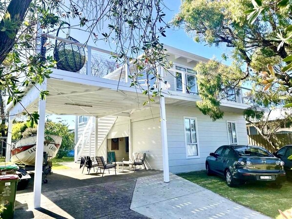 المنشأة من الخارج