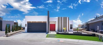 Miami Style Pool House 4 Bed 3.5 Bath