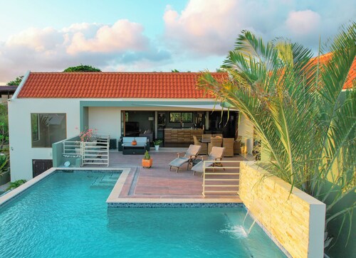 Salt Lake View Design Villa with private pool in popular area