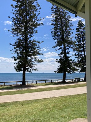 Property grounds - Alkadema @ Moffat with separate self contained Boudoir, just 400m from the beach (Moffat Beach)