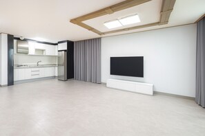 Basic Room, 2 Bedrooms (Daehyeong room(Oceanview)) | 1 bedroom, free WiFi - Taean Hagampo Rendezvous Pension (Taean)