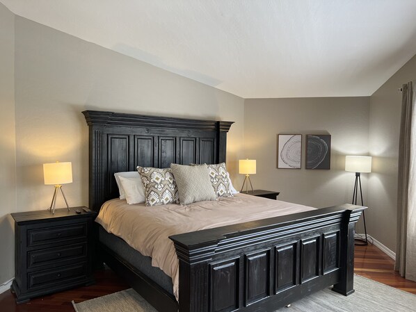 4 habitaciones, tabla de planchar con plancha, cuna de viaje y wifi 