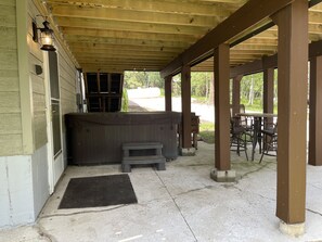 Outdoor dining - Trailer & Parking Friendly, 24x56  Garage, 5-bedroom, 3-bath, Newly renovated! (Lead)