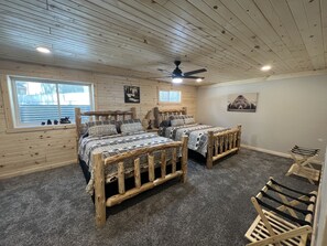 5 bedrooms, iron/ironing board, travel crib, free WiFi - Trailer & Parking Friendly, 24x56  Garage, 5-bedroom, 3-bath, Newly renovated! (Lead)