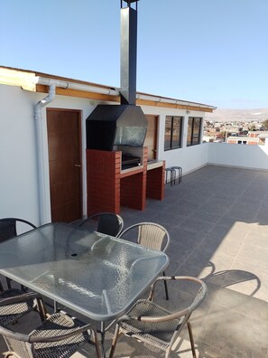 Outdoor dining - Nice and big chalet close to atraction turistics and city center. (Arica)