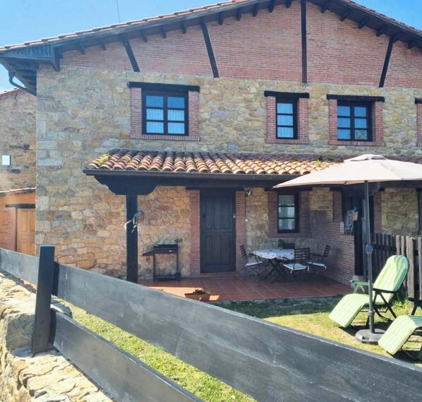 Outdoor dining - Las Hortensias Naguar House (Villanueva)