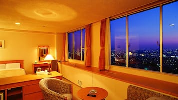华丽双床房, 吸烟房, 城市景观 (Semi-Suite with night view) | 1 多间卧室、客房内保险箱、遮光窗帘、床单