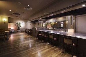 3 restaurants, lunch, dinner served; Japanese cuisine - Hotel Seiryu (Higashi-osaka)