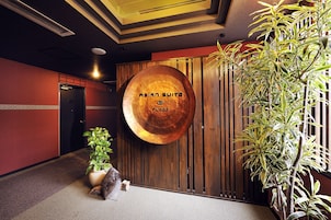 Caja de seguridad en la habitación, cortinas blackout y ropa de cama