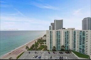 Exterior - Ocean front apartment next to the diplomat hotel (Hollywood)