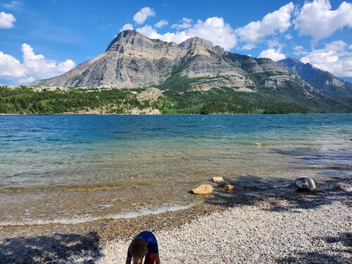 Cozy Castle Cottage on the doorstep of Waterton National Park & Castle Mountain.