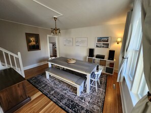 Dining - Cozy Castle Cottage on the doorstep of Waterton National Park & Castle Mountain. (Pincher Creek)