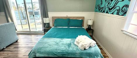 Iron/ironing board, WiFi, bed sheets