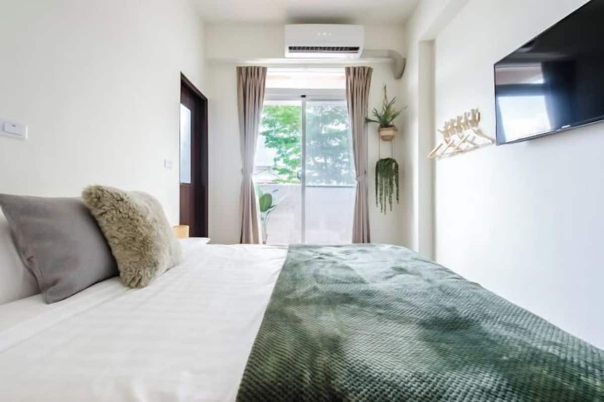 Wifi gratis y ropa de cama