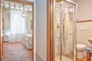 Doccia, asciugacapelli, bidet, asciugamani