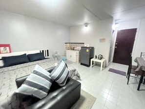 Room - Impact Muangthong Condo C3 by Miles (Pak Kret)
