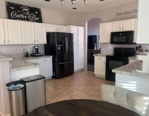 Fridge, microwave, oven, stovetop - Luxurious Home in Peoria "Pacific NW Desert Gem"! (Peoria)