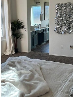 5 camere, una scrivania, ferro/asse da stiro, Wi-Fi gratuito