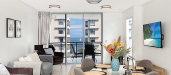 Stylish beachside unit 3 min walk to beach