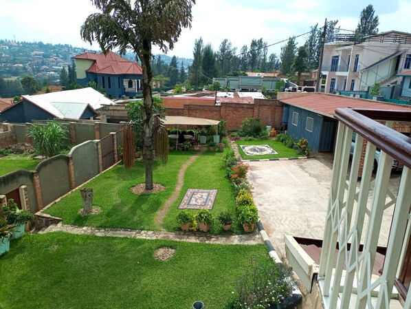 Property grounds - Charming 2-Bed House in Kigali (Kigali)