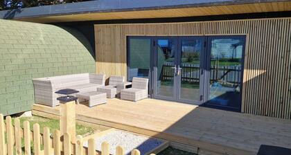 Tall Pines Lodge - Dog Friendly, Nr Sutton on Sea