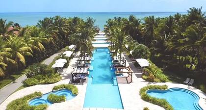 Lake House - Private Pool - King Bed - Sleeps 14