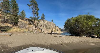 Scenic Lake Roosevelt Hidden Gem – Minutes to Boat Launch!